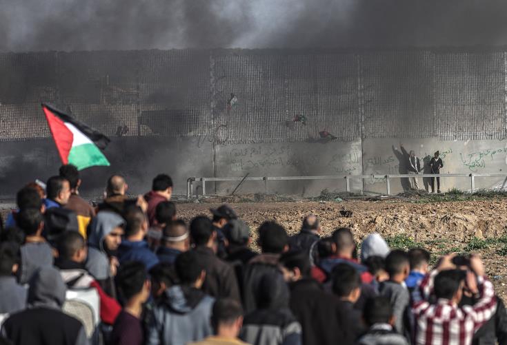 Τουλάχιστον 83 Παλαιστίνιοι τραυματίστηκαν σε συγκρούσεις στα σύνορα με το Ισραήλ 